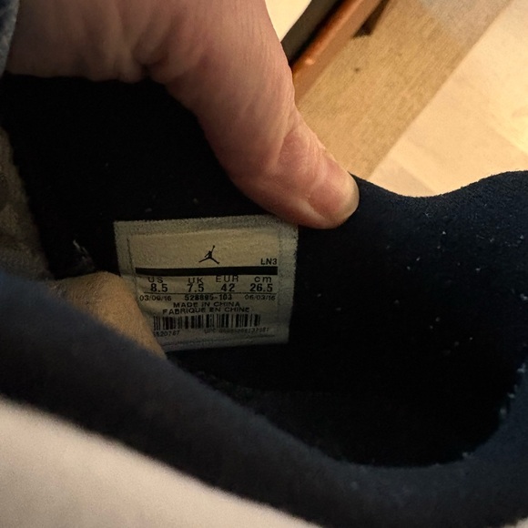 Jordan 11’s Retro Gold & White - Picture 8 of 10